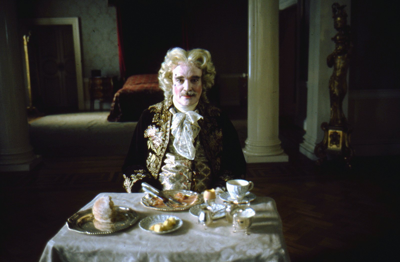 Barry Lyndon, directed by Stanley Kubrick (1973-75; GB/United States). The Chevalier de Balibari (James Magee). © Warner Bros. Entertainment Inc.