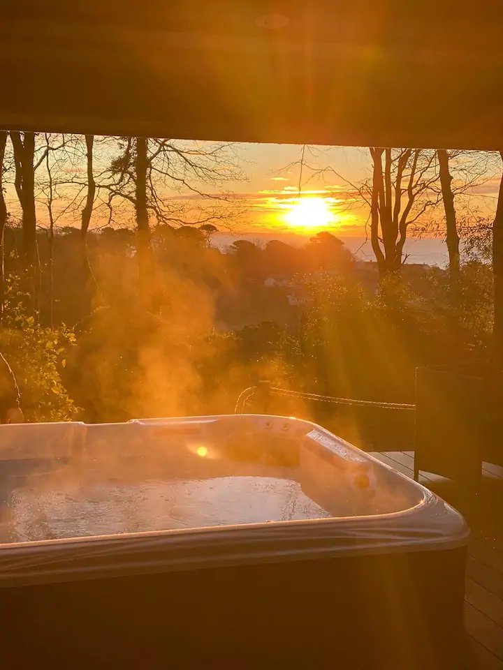 cottage in cornwall with hot tub sea view
