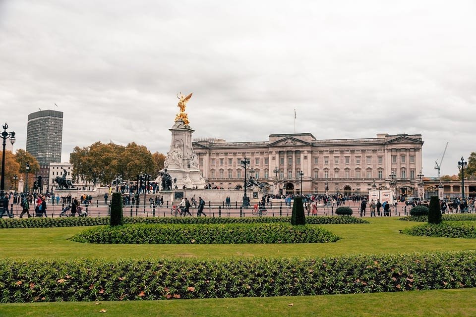 The Secrets Behind Britain’s Pristine Gardens: A Visitor’s Guide