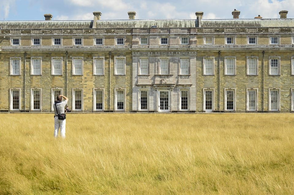 Top 10 Iconic British Buildings Every Traveler Must Visit